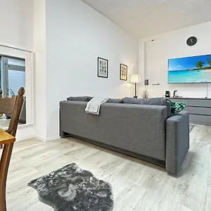 2 Fuer 6 P, 15 Min Zum Flughafen Apartment